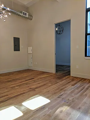 Rented by Manhattan Management LLC | media 31