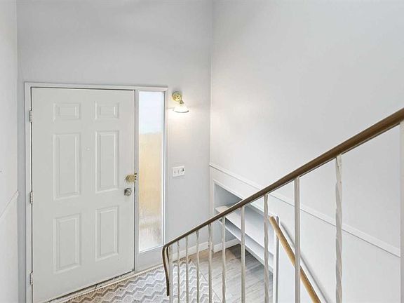 3rd image of 1121 N Berkley Dr NW