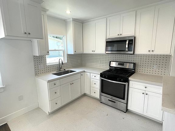 2nd image of 1756 E 2nd St #1/2