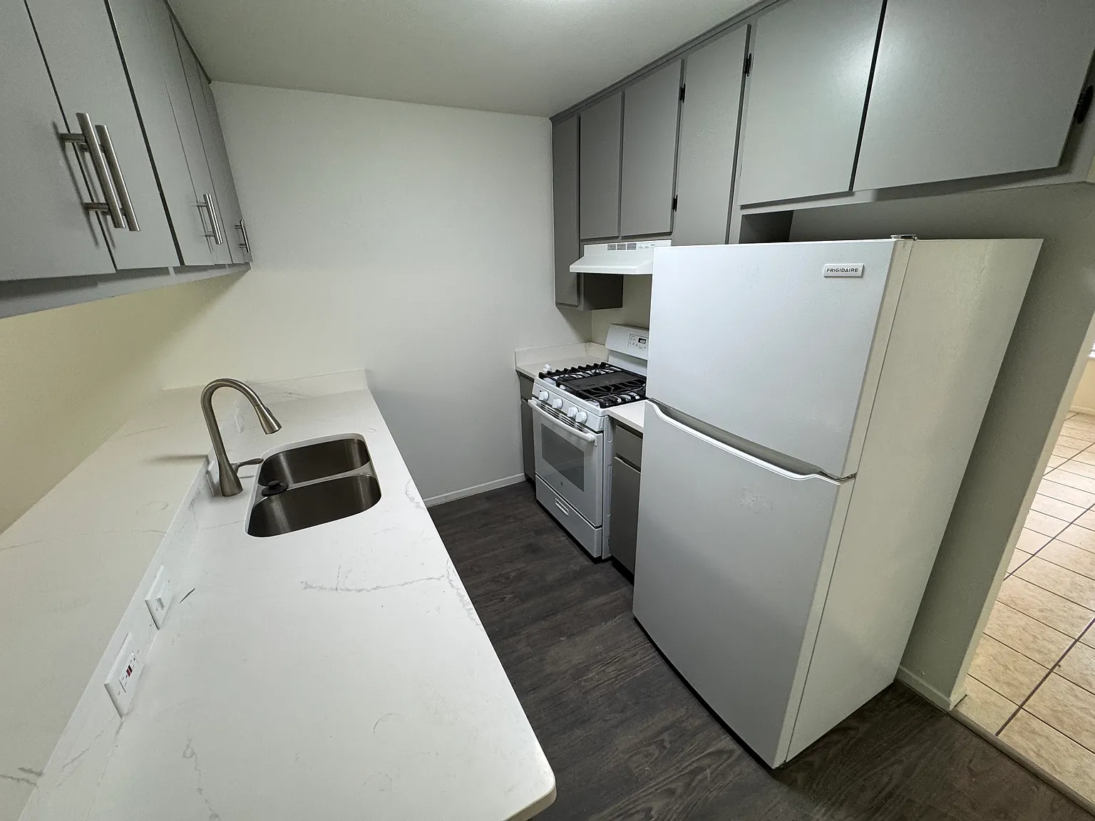 2 bed, 884 sqft, $1,350 — Photo 4