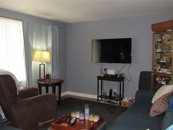 5th image of 391 Cleveland Dr