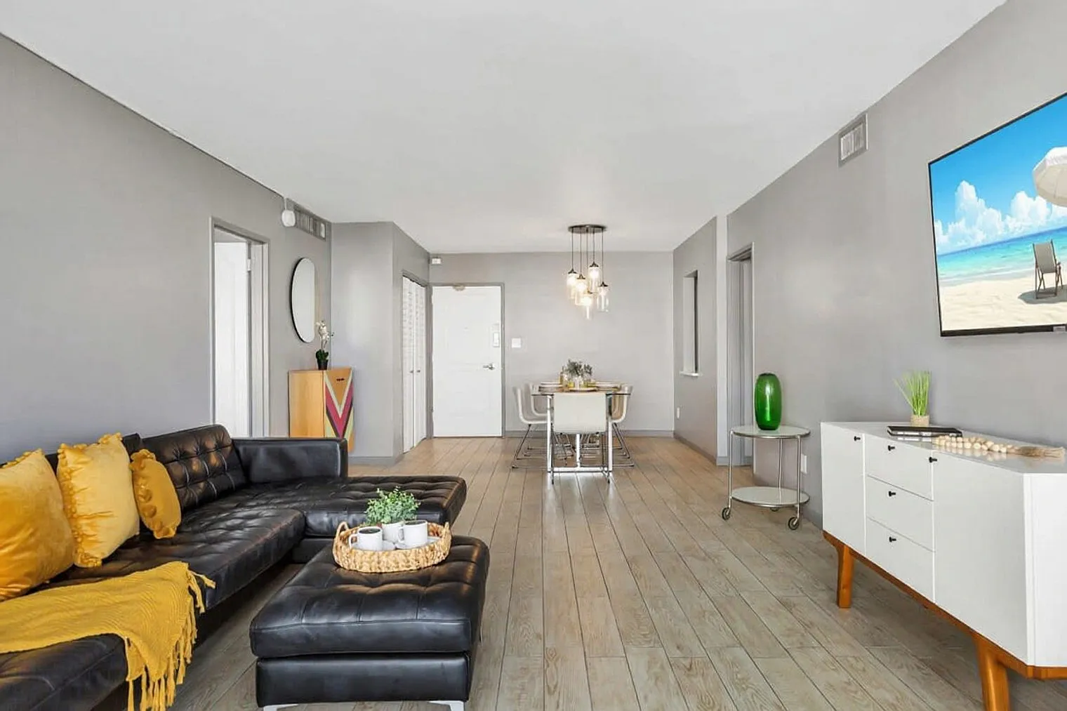 2 bed, 2.0 bath, 990 sqft, $3,874 — Photo 2