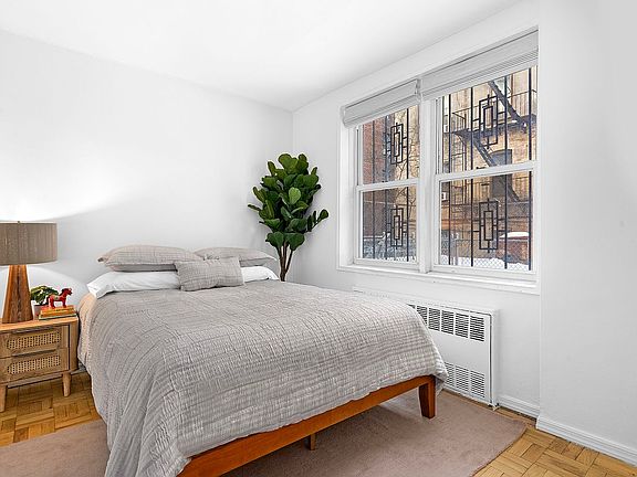 4th image of 400 E 17th St APT 210