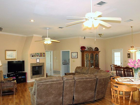 3rd image of 109 Birch Cir