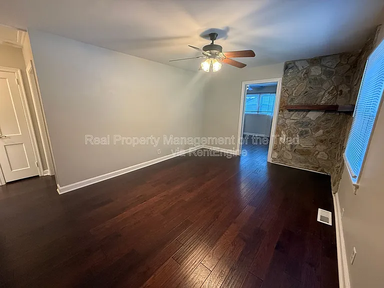 2817 Shady Lawn Dr — Photo 2