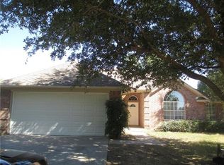 813 Emily Trl, Azle, TX 76020