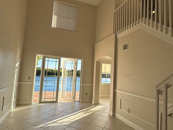Living / entry
