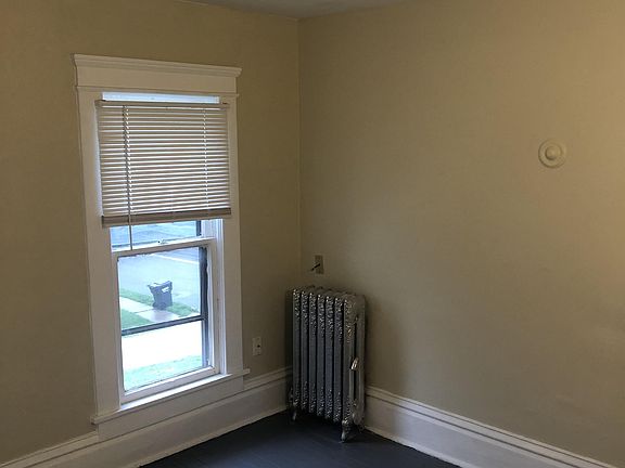 Middle Bedroom