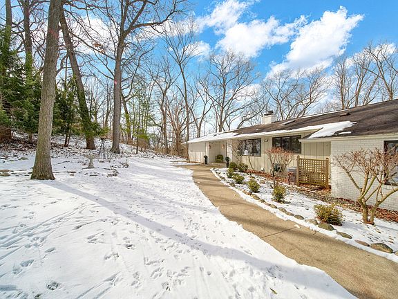 5th image of 1910 Essex Ln