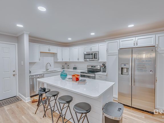 5th image of 326 Riverbend Dr #326