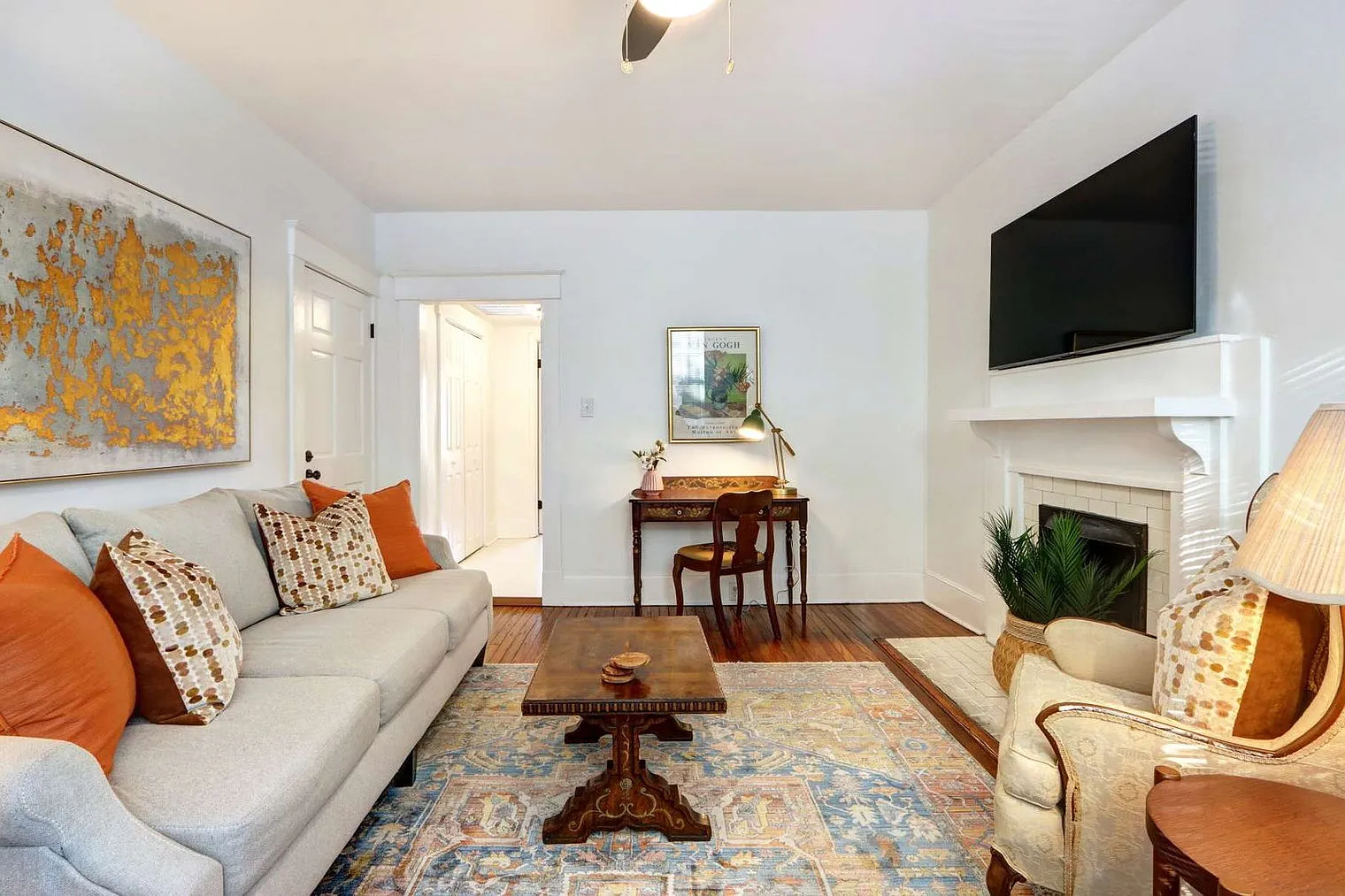 1 bed, 1.0 bath, 839 sqft, $2,646 — Photo 2