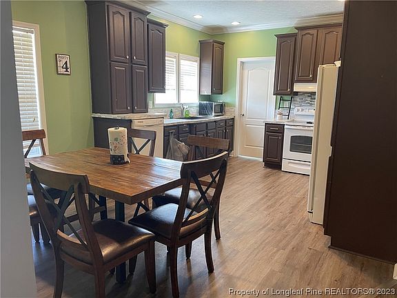 5th image of 211 NW Vermilion Dr