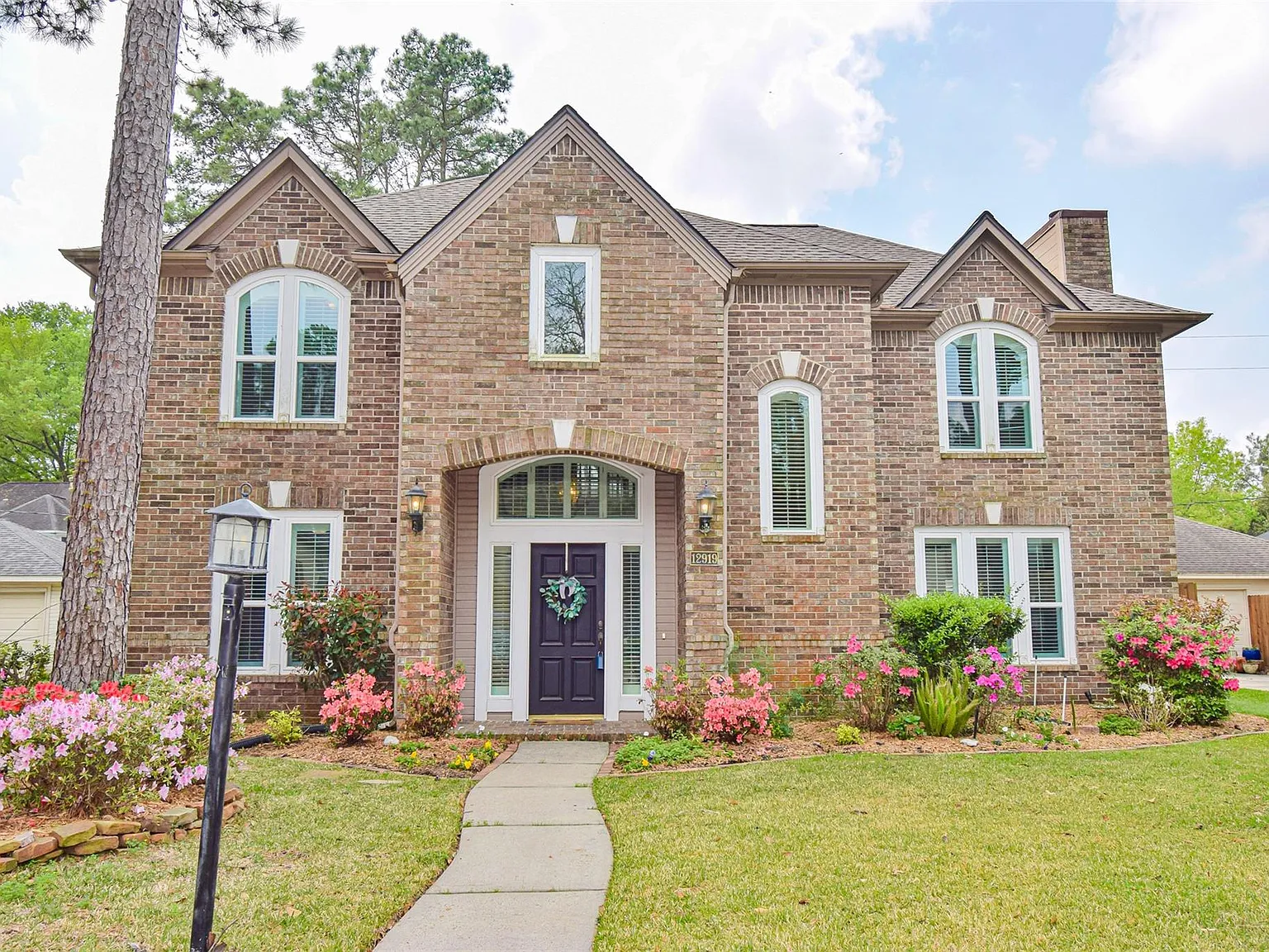 4 bed, 2.5 bath, 2720 sqft, $3,500 — Photo 1