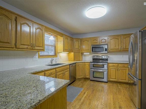 5th image of 22805 E 28th Terrace Ct