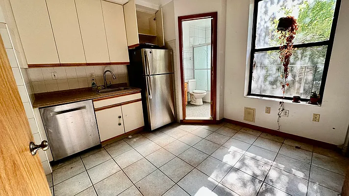 Rented by HOLTON REAL ESTATE INC. | media 2