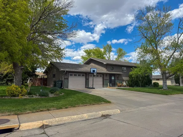 1506 Woodward Cir, Lexington, NE 68850