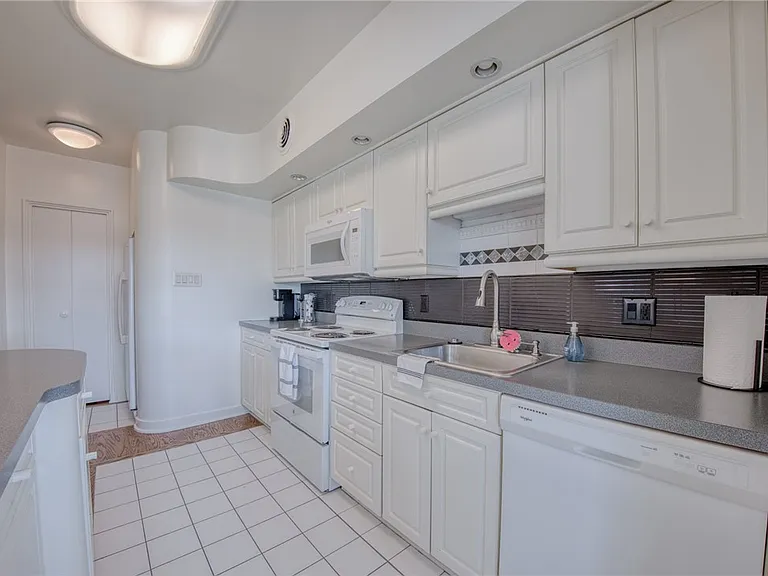 320 Fort Duquesne Blvd #26N — Photo 18