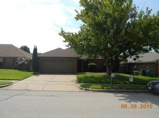 6004 Hillglen Dr, Watauga, TX 76148