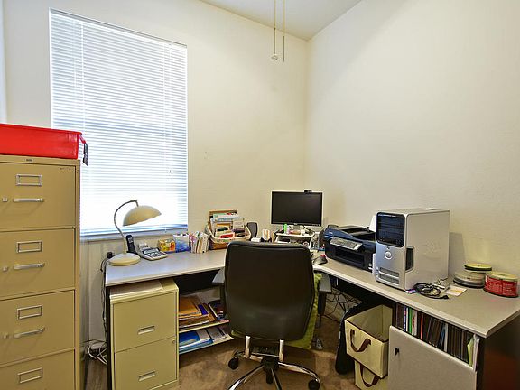 This den/ 5th bedroom