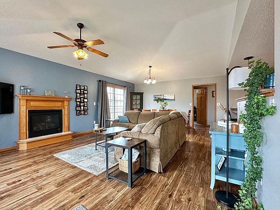 4th image of 1611 Sequoia Ln