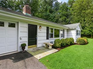 15 Peaceful Ln, Norwalk, CT 06851