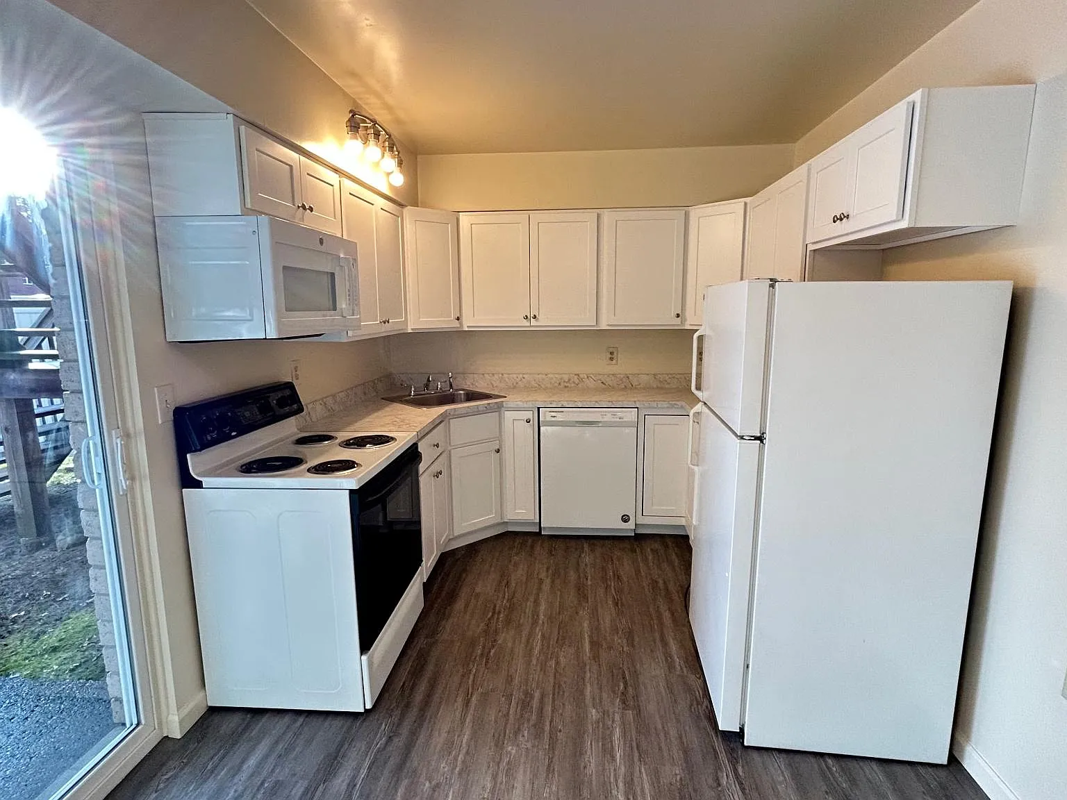 2 bed, 800 sqft, $1,750 — Photo 3