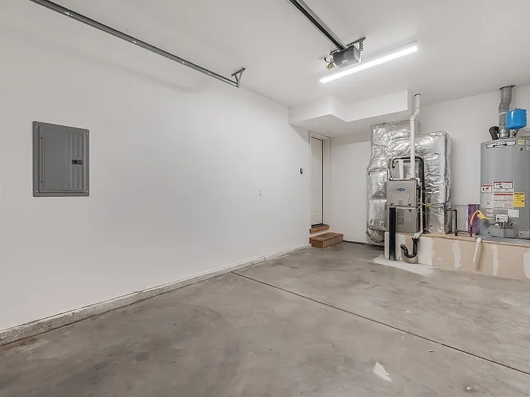 2844 N Carriage Ct — Photo 18