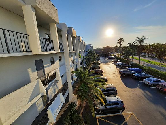 5th image of 3000 Sunrise Lakes Dr E