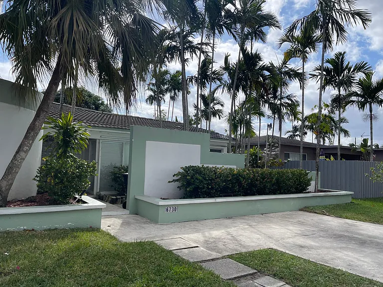 6730 SW 26th Ter — Photo 14