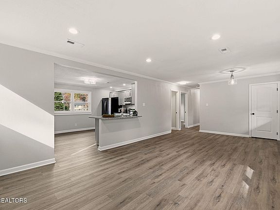 4th image of 1407 Peltier Rd