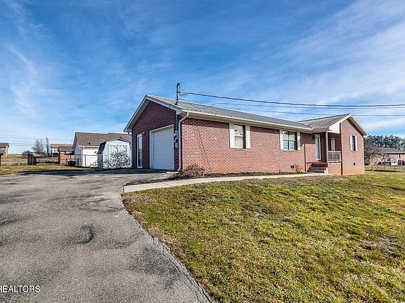 4th image of 322 Shamrock Dr