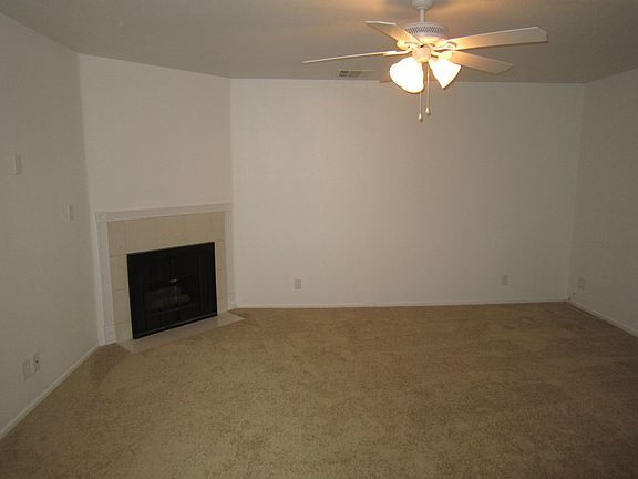 Large Livingroom with Fireplace