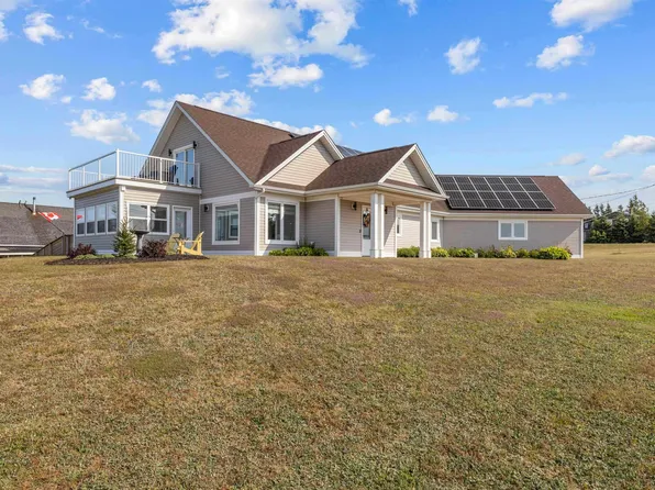 80 Pine St, Charlotte Parish, PE C1E 2W2