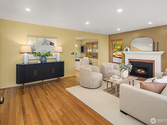 3rd image of 5257 36th Avenue NE