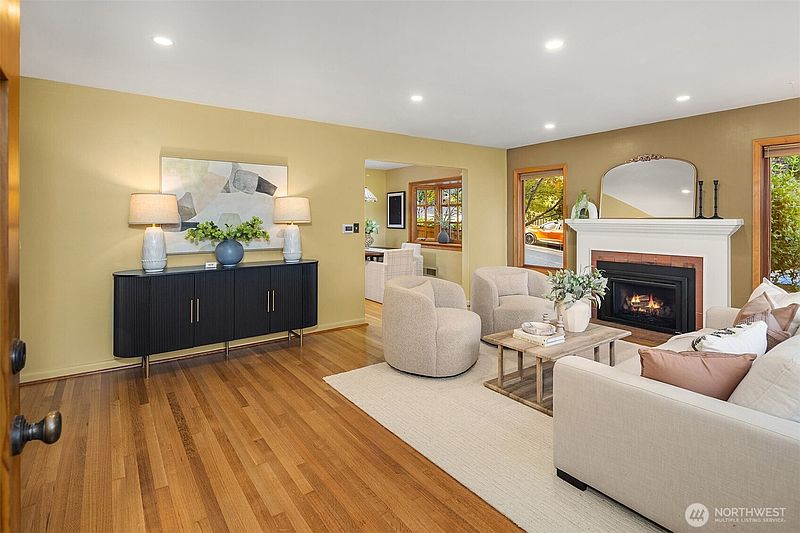 3rd image of 5257 36th Avenue NE