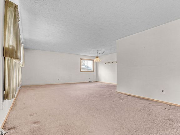 3rd image of 32665 W Nimrod St