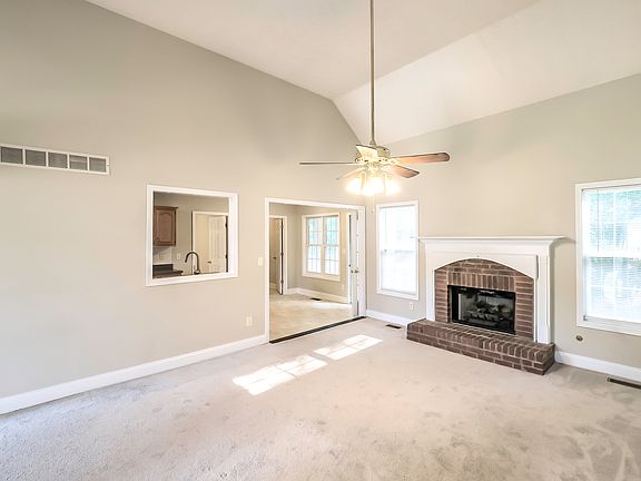5th image of 812 Windy Mill Ct