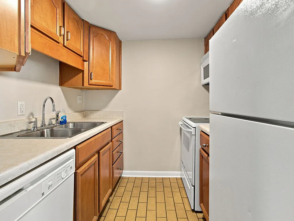 201 College Blvd E #17