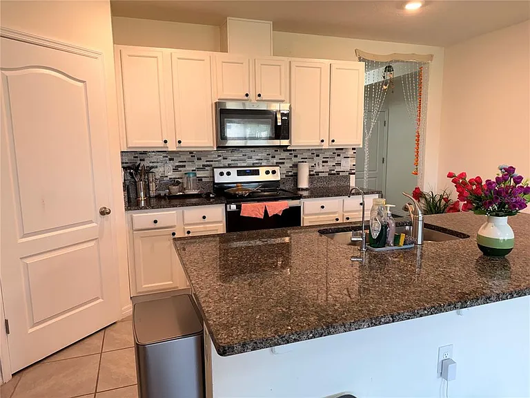 2250 Hidden Palm Dr — Photo 13