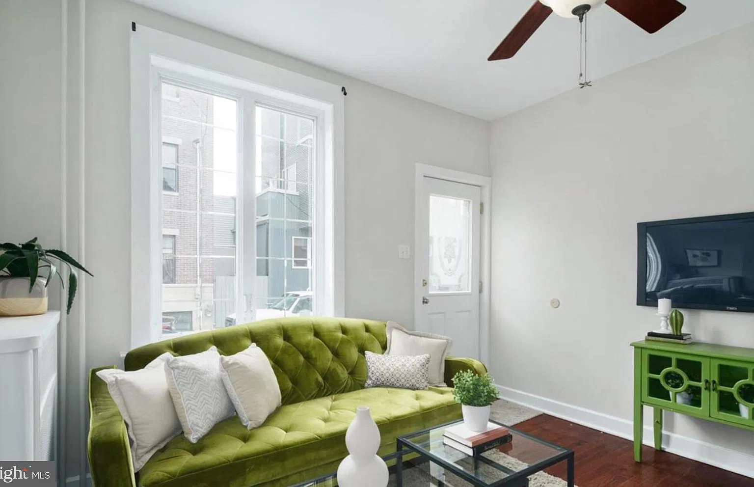 2 bed, 1.0 bath, 718 sqft, $1,500 — Photo 3