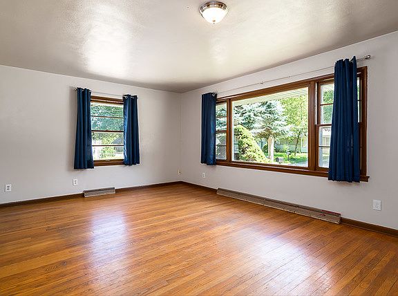 4th image of 2841 Sewell St