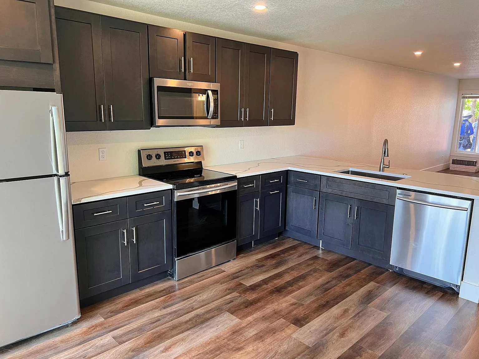 1322 Parker Dr — Photo 4