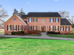 264 Middaugh Rd, Clarendon Hills, IL 60514