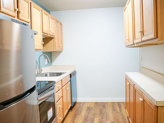 2nd image of 4030 SE Gladstone St #19