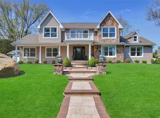 9 Gaul Rd N, Setauket, NY 11733