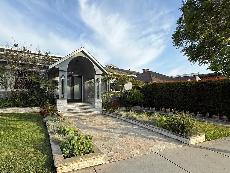 2514 Pearl St — Photo 1