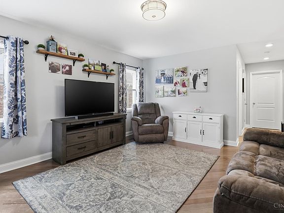 3rd image of 1844 Greenbriar Pl