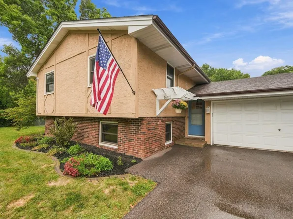 1602 Long Lake Rd, New Brighton, MN 55112