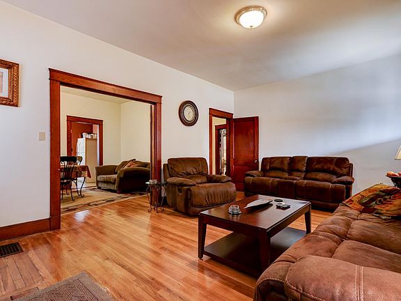 4th image of 1433 NE Washington Pike