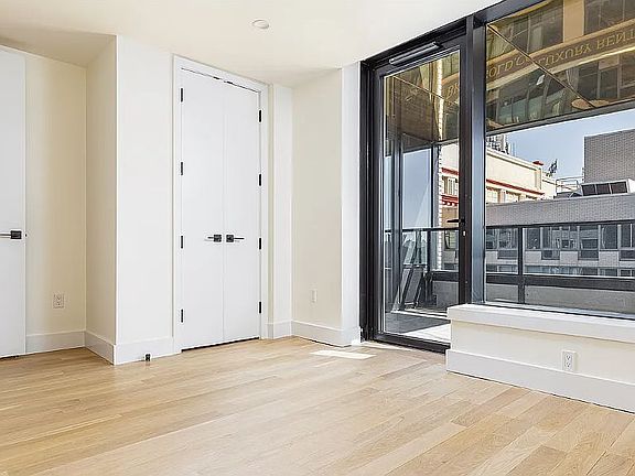 4th image of 260 Gold St APT 1104